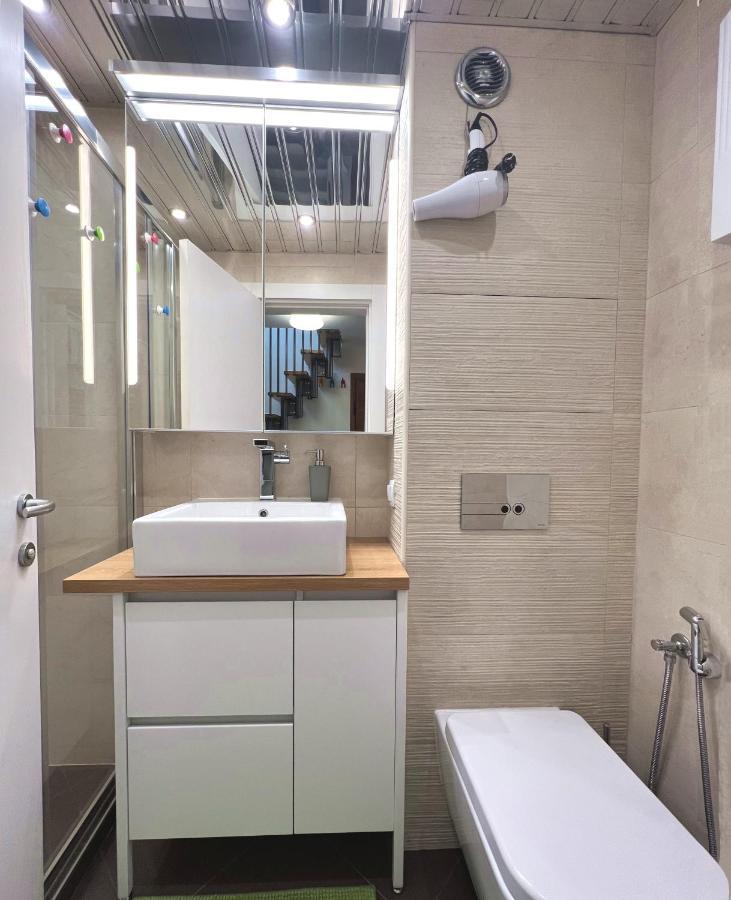Unique Luxurious Jacuzzi Penthouse Duplex In City Center! 2 Baths! Free Parking! Sofia Esterno foto