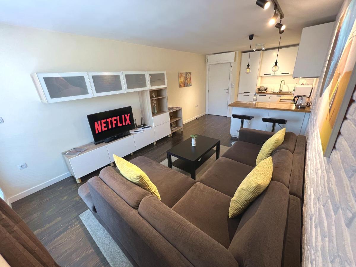 Unique Luxurious Jacuzzi Penthouse Duplex In City Center! 2 Baths! Free Parking! Sofia Esterno foto