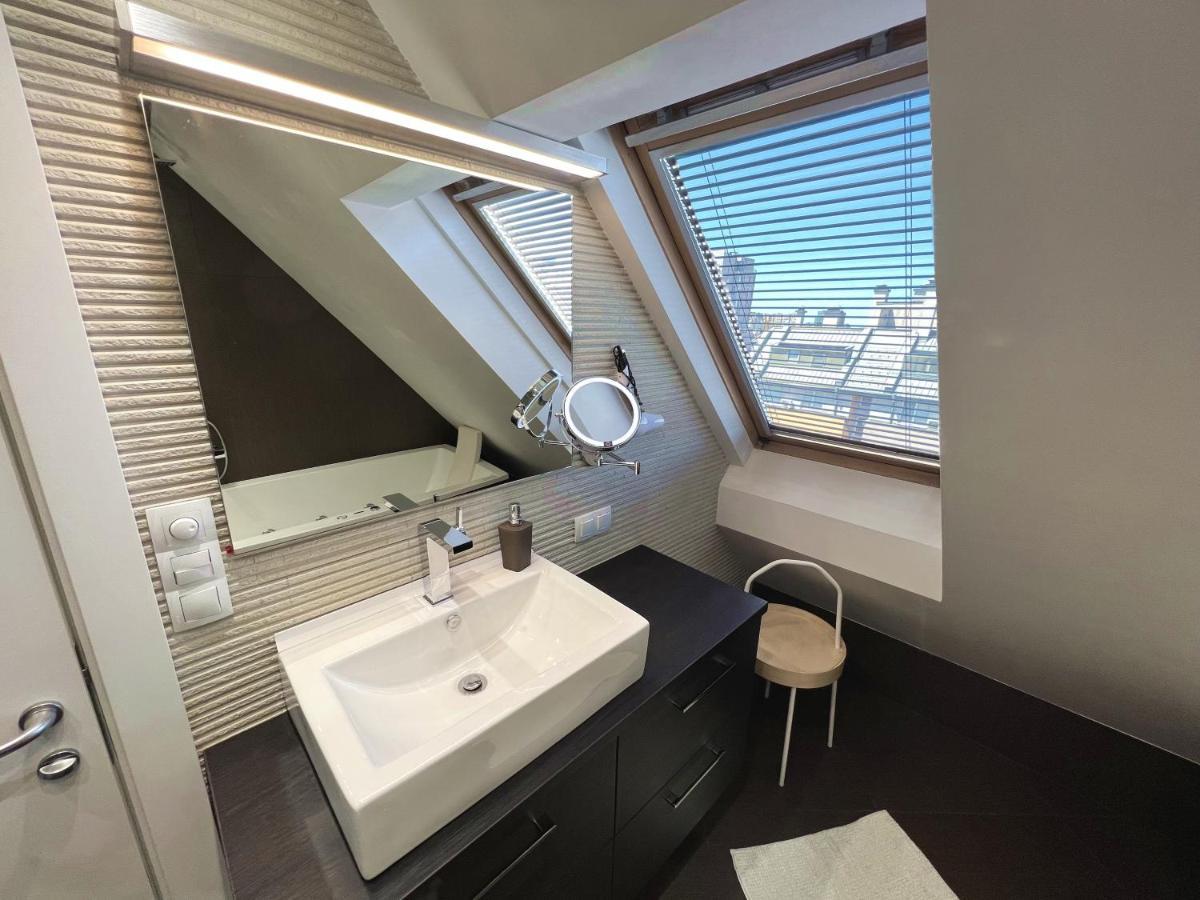Unique Luxurious Jacuzzi Penthouse Duplex In City Center! 2 Baths! Free Parking! Sofia Esterno foto
