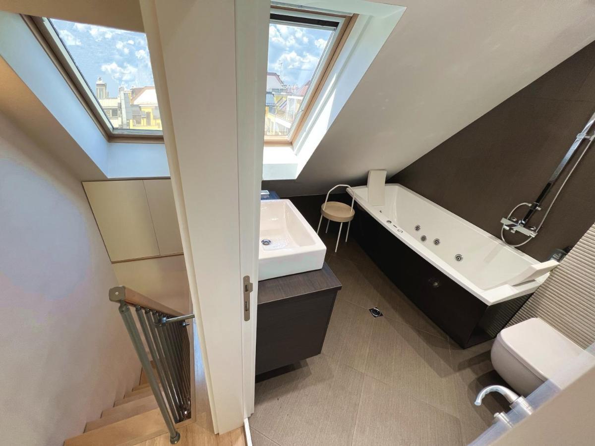 Unique Luxurious Jacuzzi Penthouse Duplex In City Center! 2 Baths! Free Parking! Sofia Esterno foto
