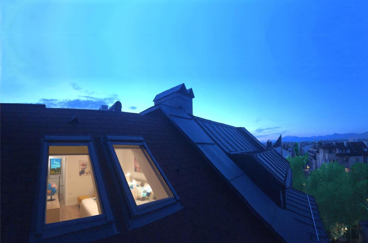 Unique Luxurious Jacuzzi Penthouse Duplex In City Center! 2 Baths! Free Parking! Sofia Esterno foto